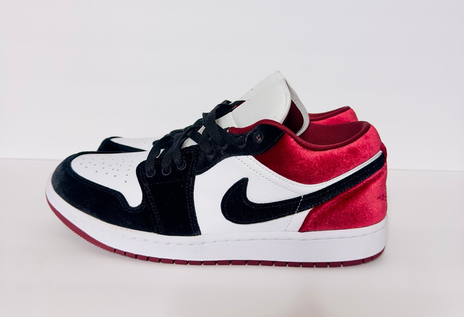 Nike Air Jordan 1 Low SE Velvet Black Toe Women’s 11 = Men's Size 9.5
