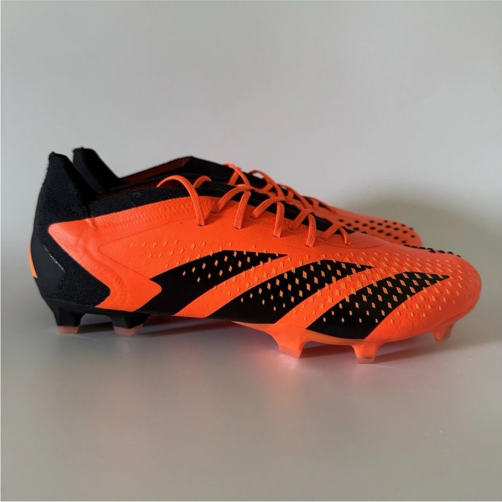 adidas Men’s 9.5 PREDATOR ACCURACY.1 Low FG Soccer Cleats Orange GW4574