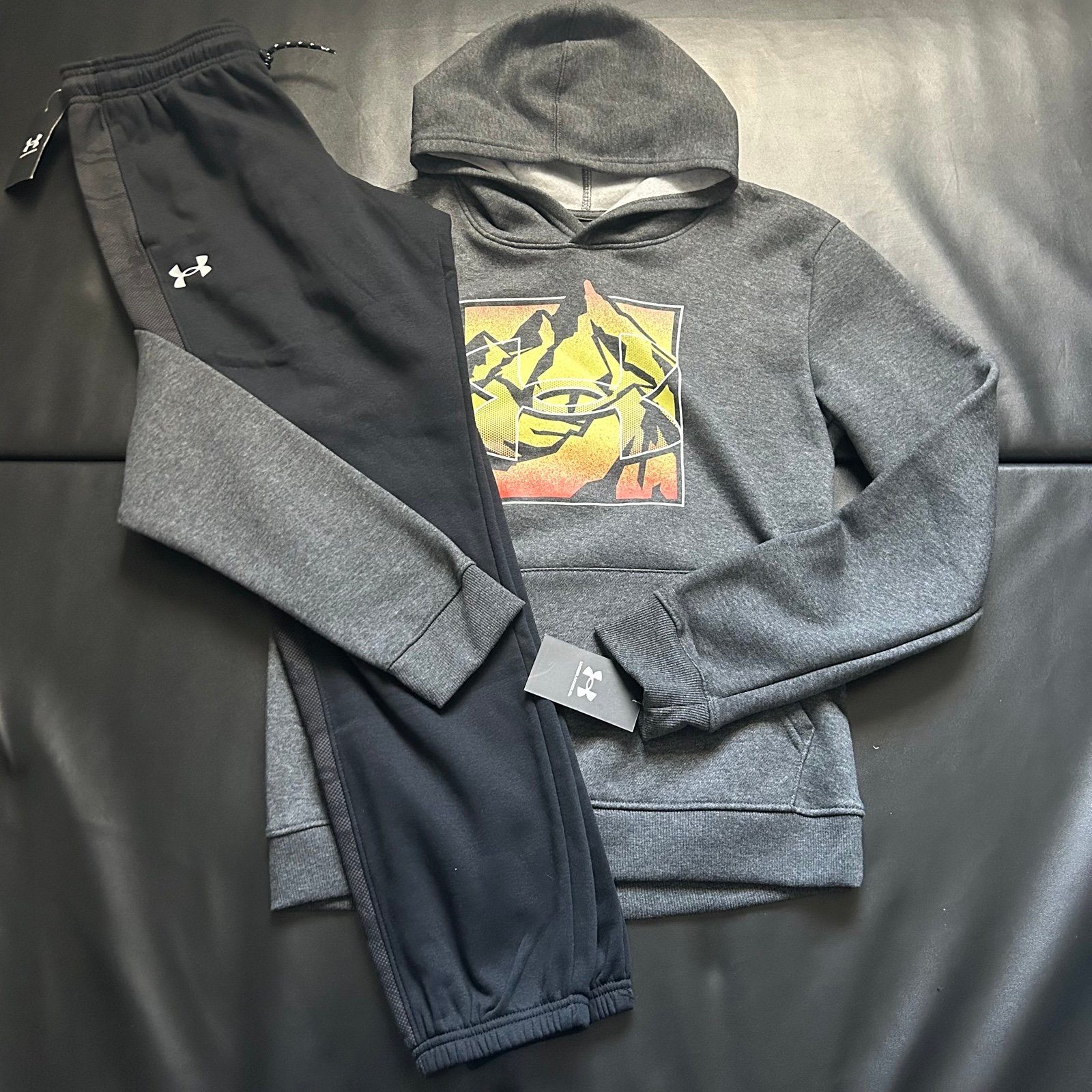 NWT Under Armour jogger & hoodie set boys youth size XL
