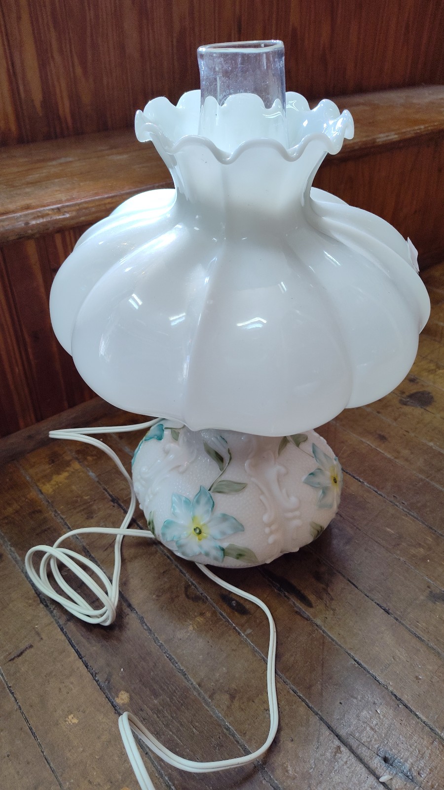 Bin embossed flower electric oil lamp