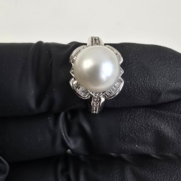 'Luminous Radiance' Lustrous 10K Gold South Sea Pearl Diamond Ring