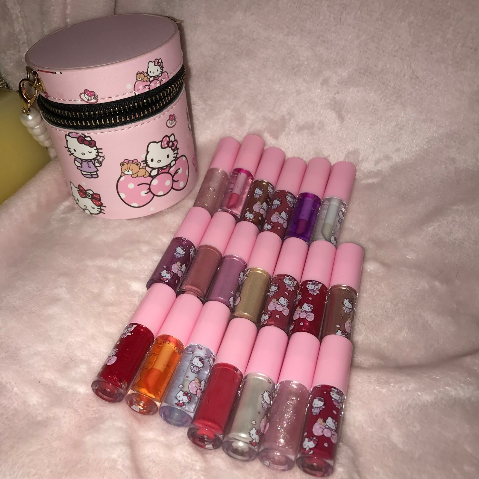 Hello Kitty Matte Shine Glitter 20 Piece LipGloss Pearl Pink Bag New