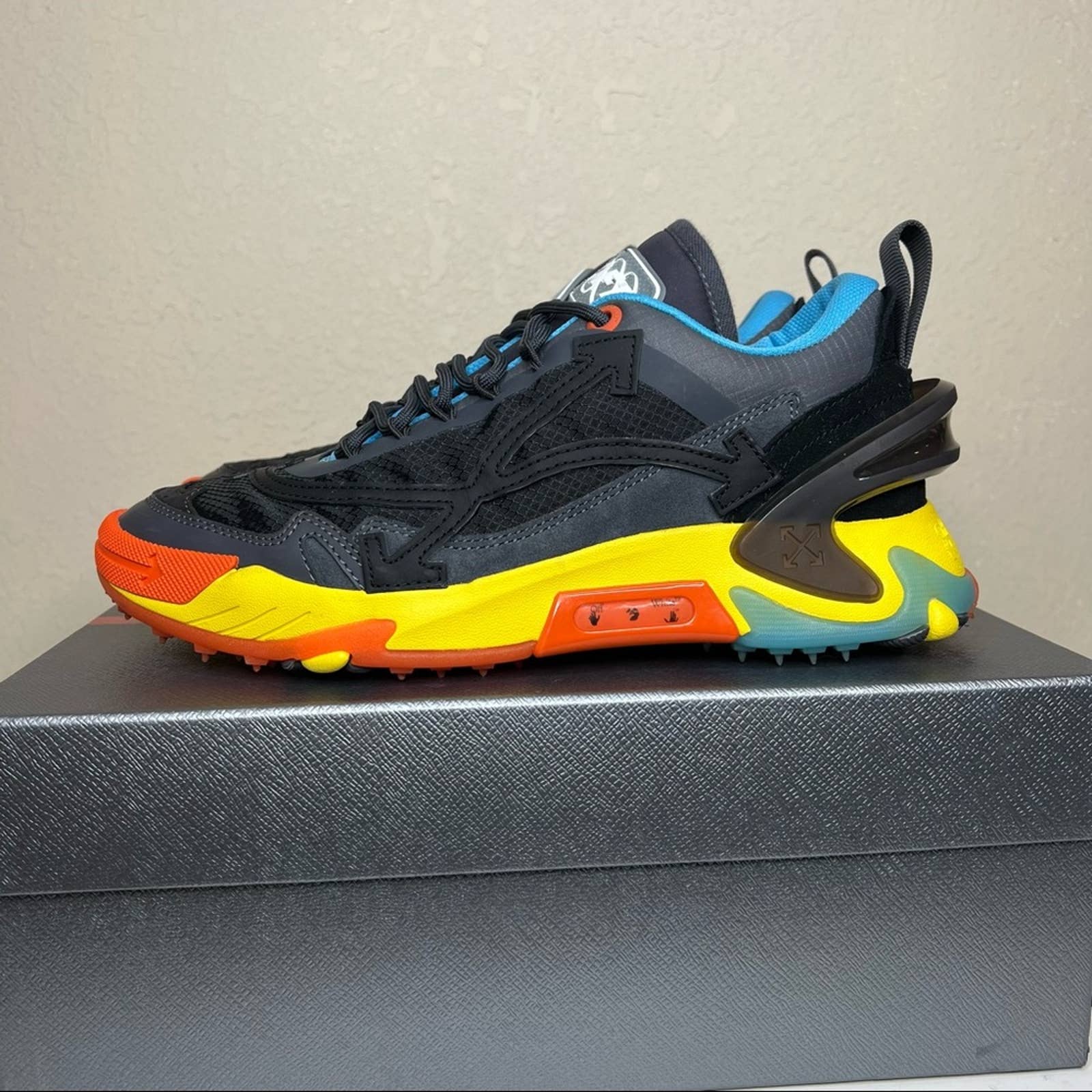 Off White Mens Odsy-2000 Sneakers in Black/Yellow