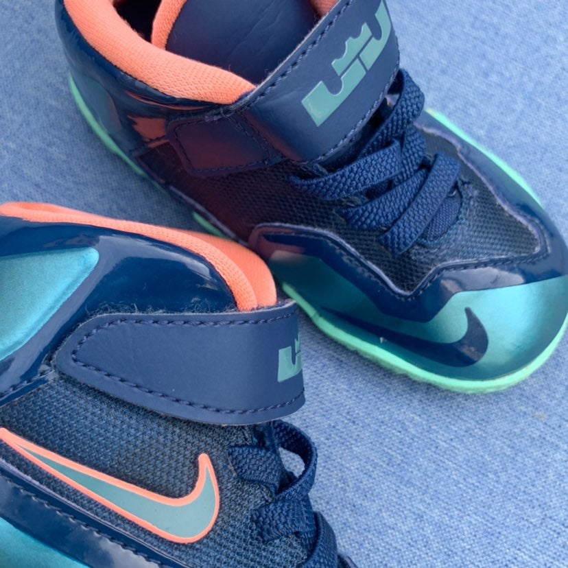 Lebron Nike Sz 6C Baby Sneakers