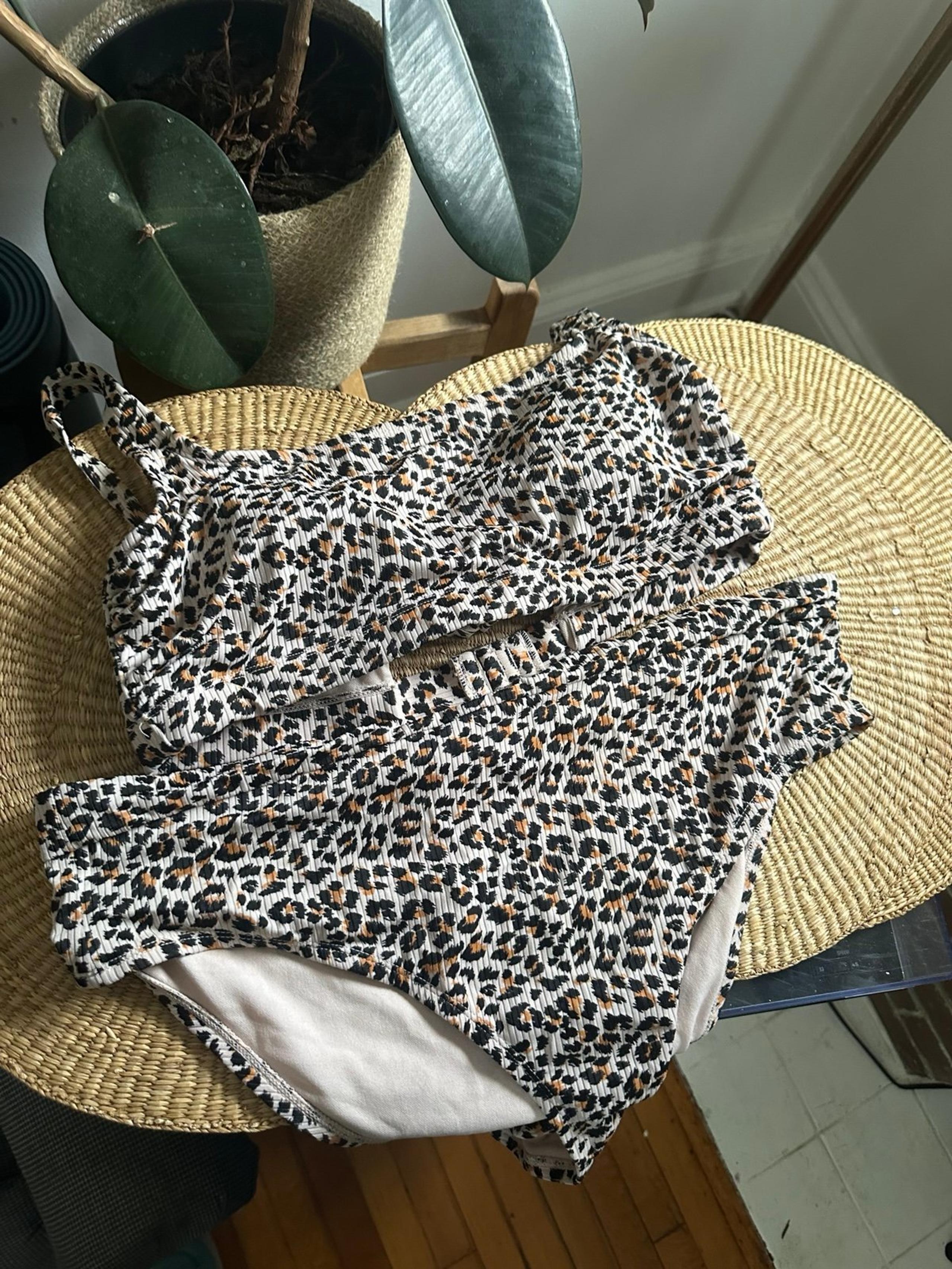 Xhilaration women’s size 16w/ 18w cheetah print two piece bathing suit