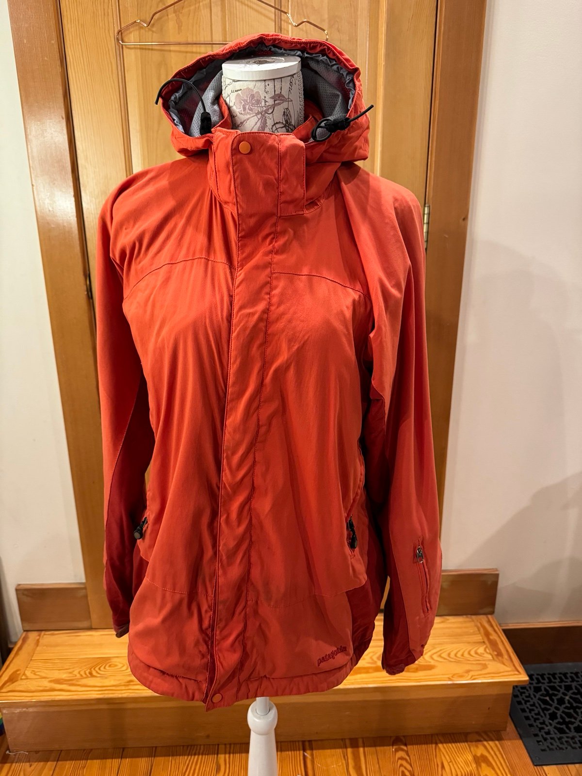 Women’s Vintage Patagonia Ski Coat. Large. Hood, Pants Snaps and Skirt.