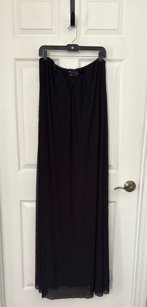 ASOS DESIGN women’s bandeau trapeze plisse maxi dress in black