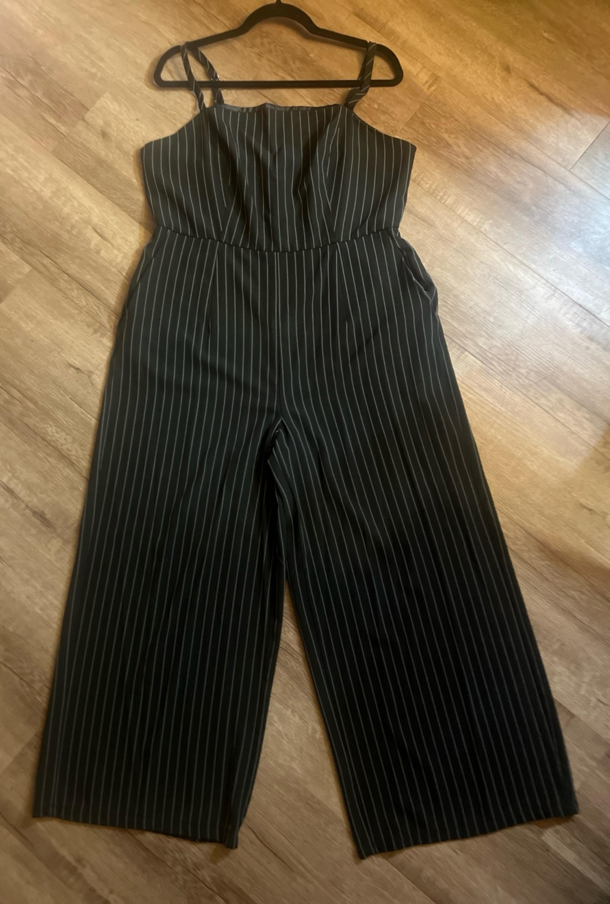 Forever 21 fabulous black pinstripe pantsuit size 1X