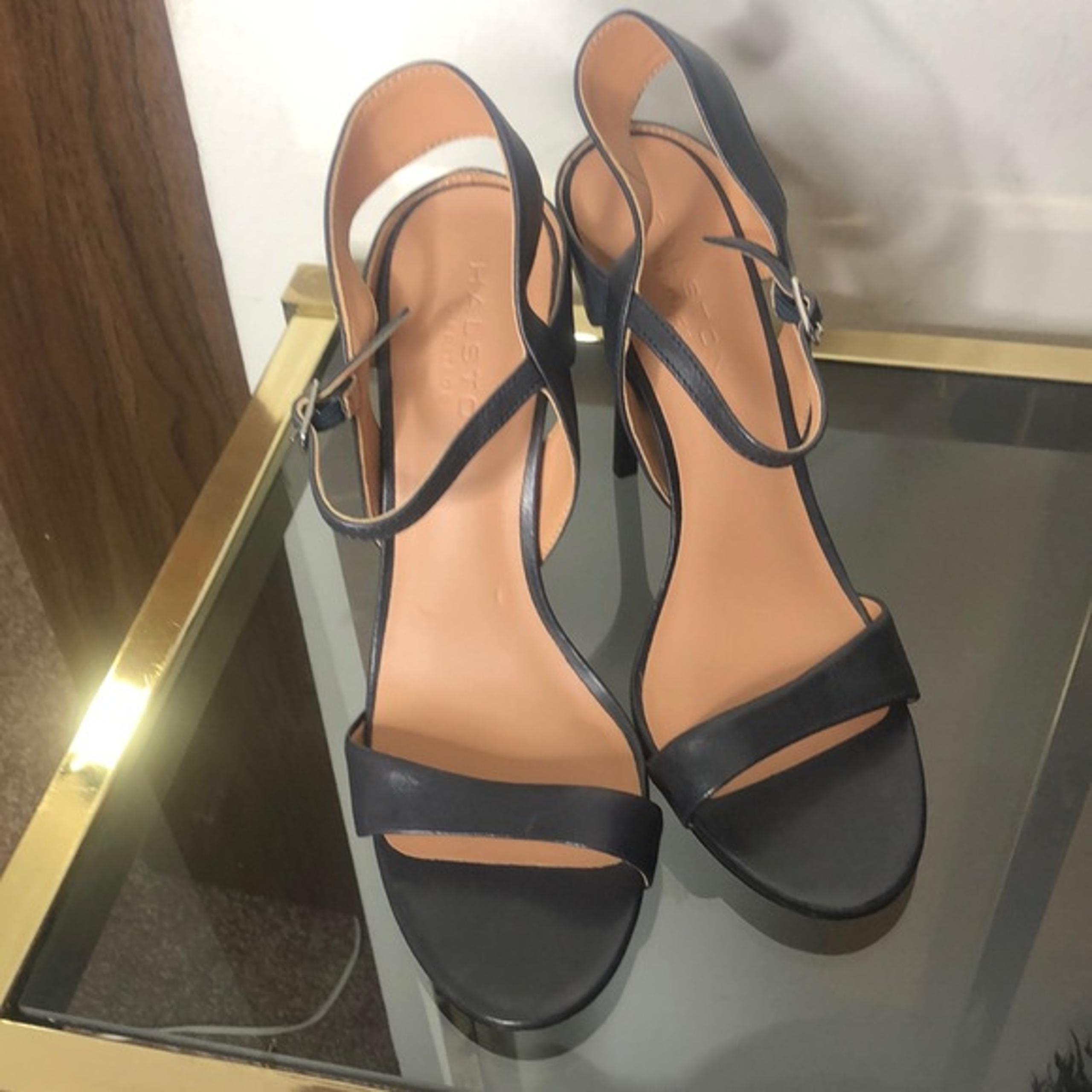 Halston heritage deep blue strappy heels size 8