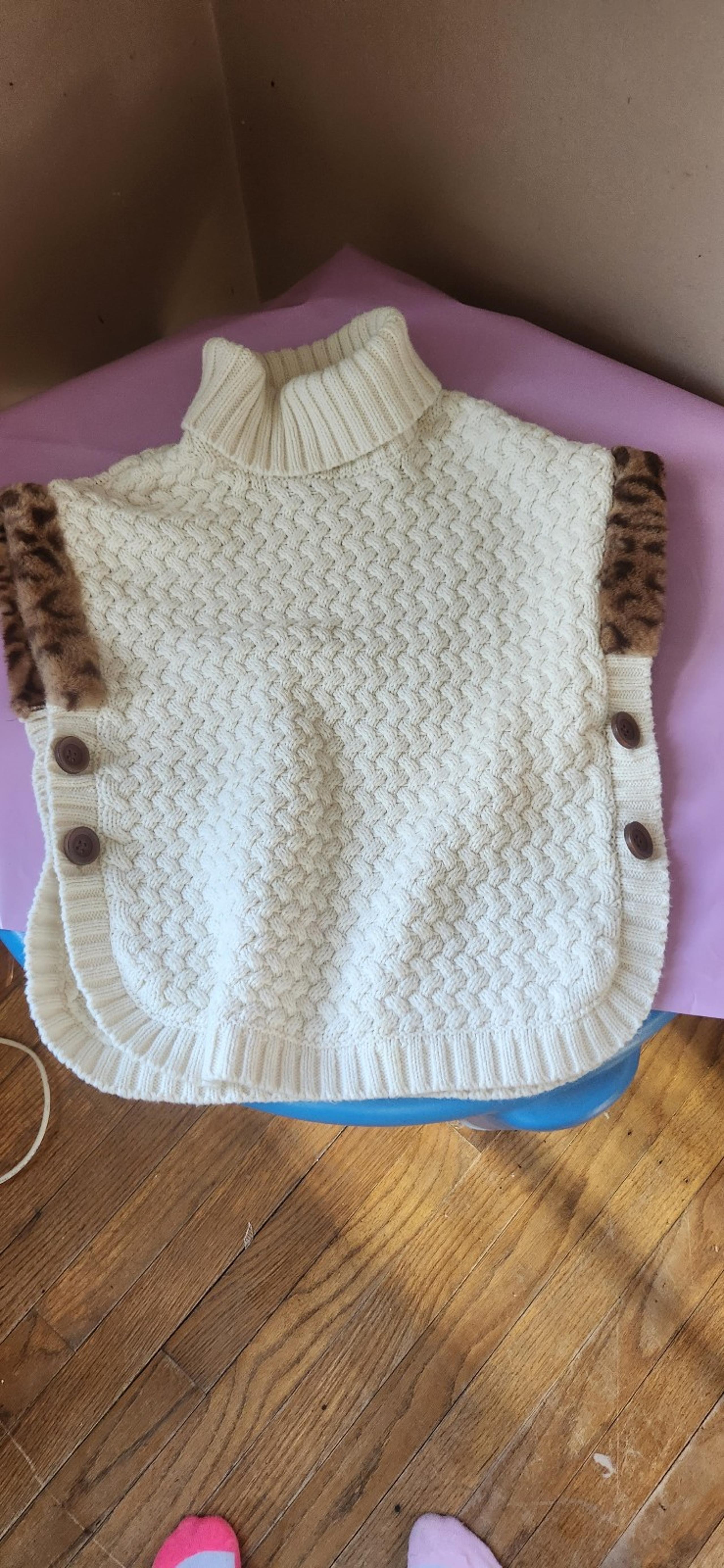 Aspen Kids Girls Poncho 4-5 Cream Turtleneck Button Side Fur Trim Sweater sz