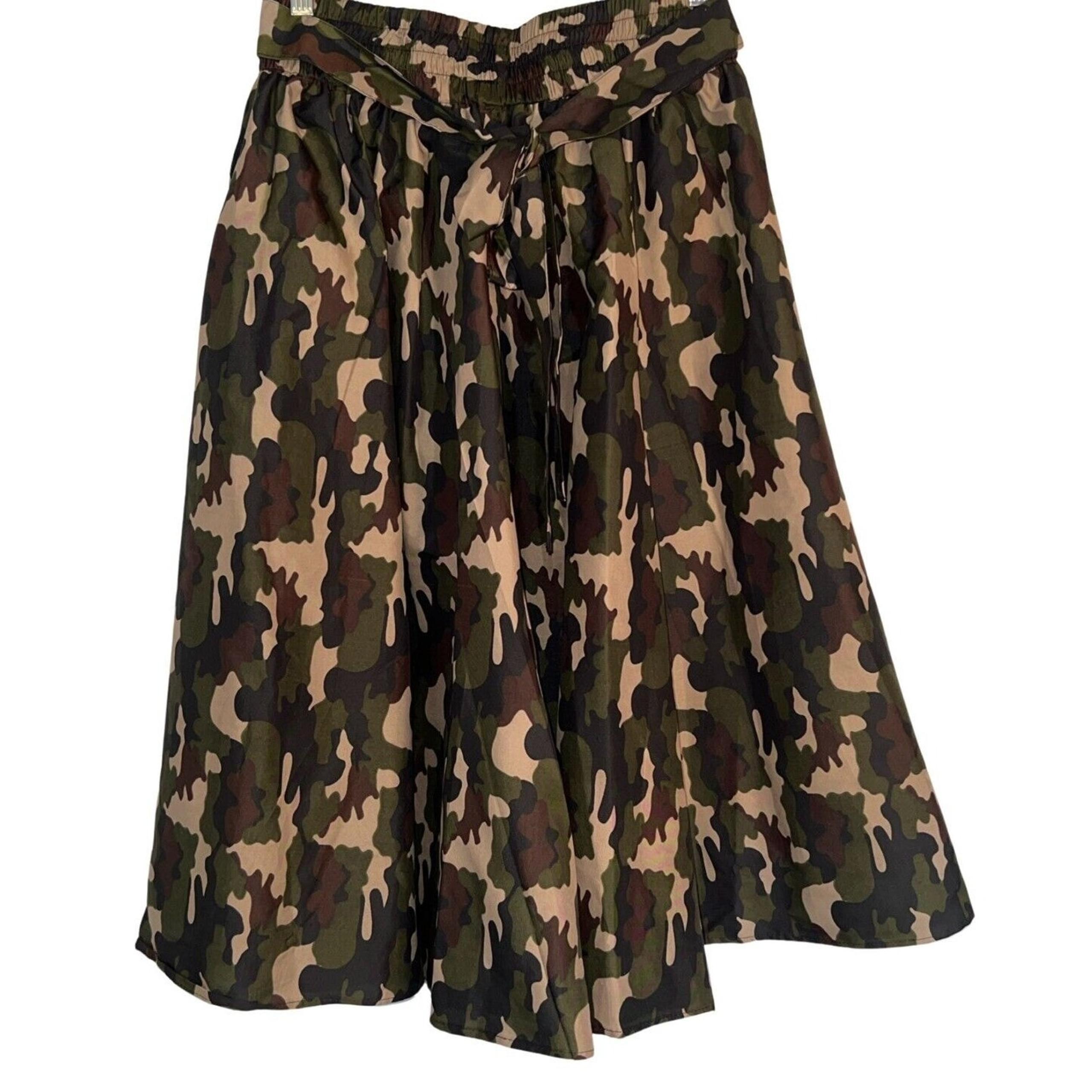 Express Skirt Womens Size Medium Camouflage Flared Full Skirt Pockets Pull On