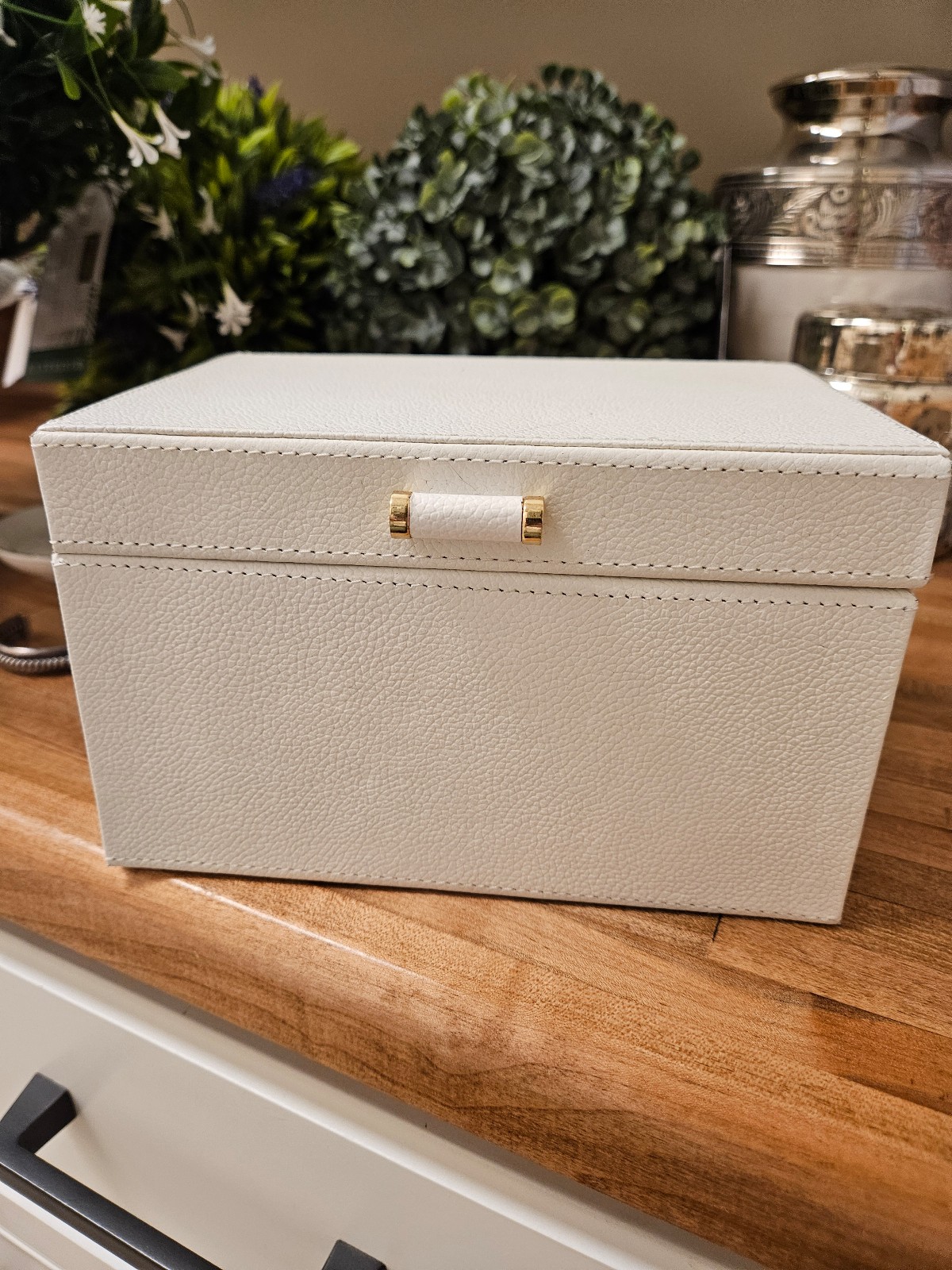 Jewelry box