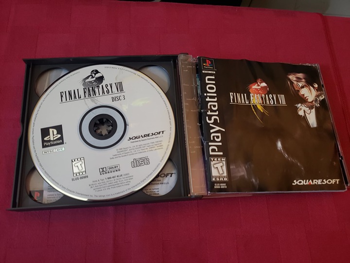Final Fantasy VIII 8 Squaresoft 4 Discs PS1 PlayStation 1