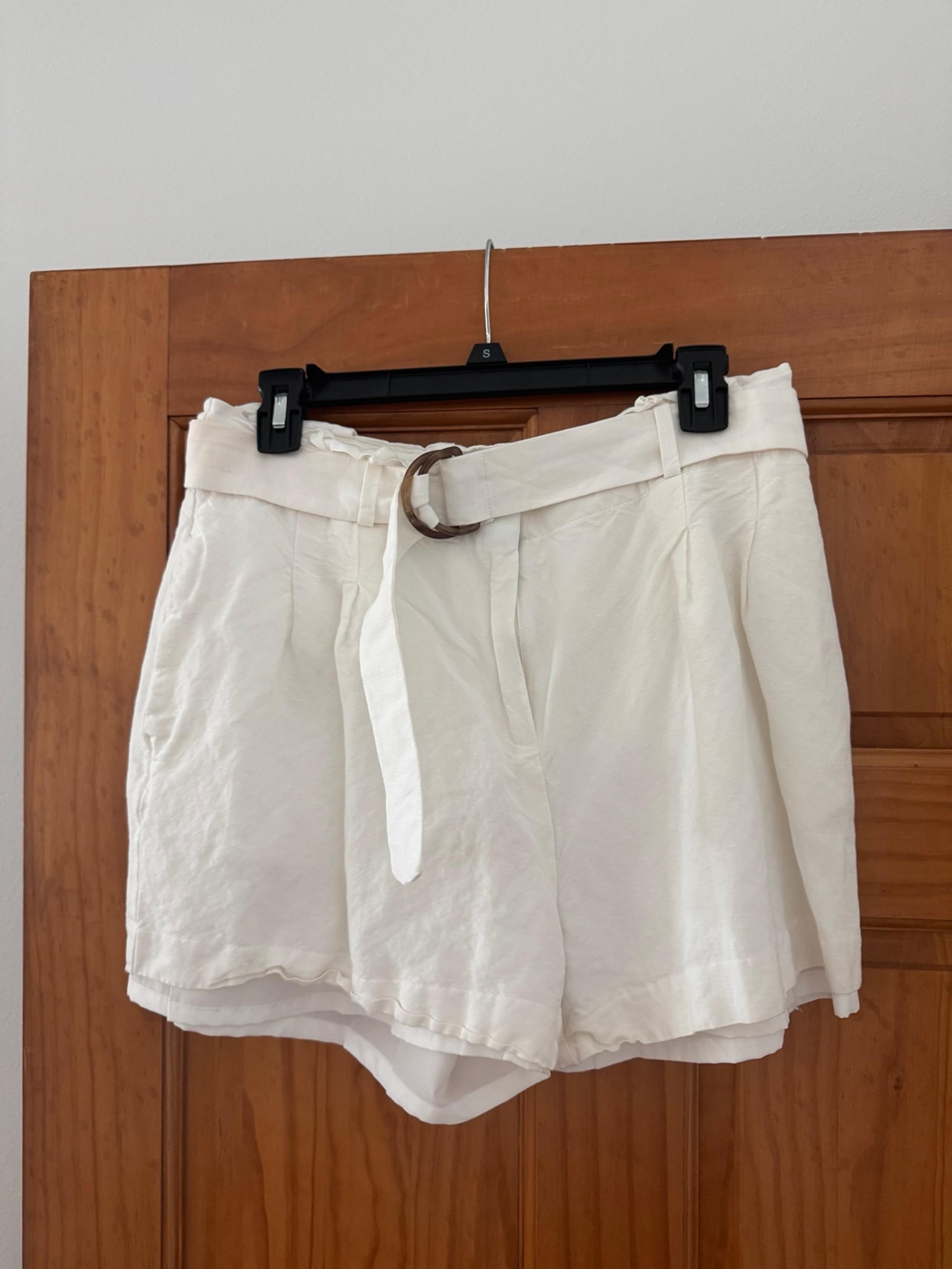 Ann Taylor white/ivory paperbag shorts size 6