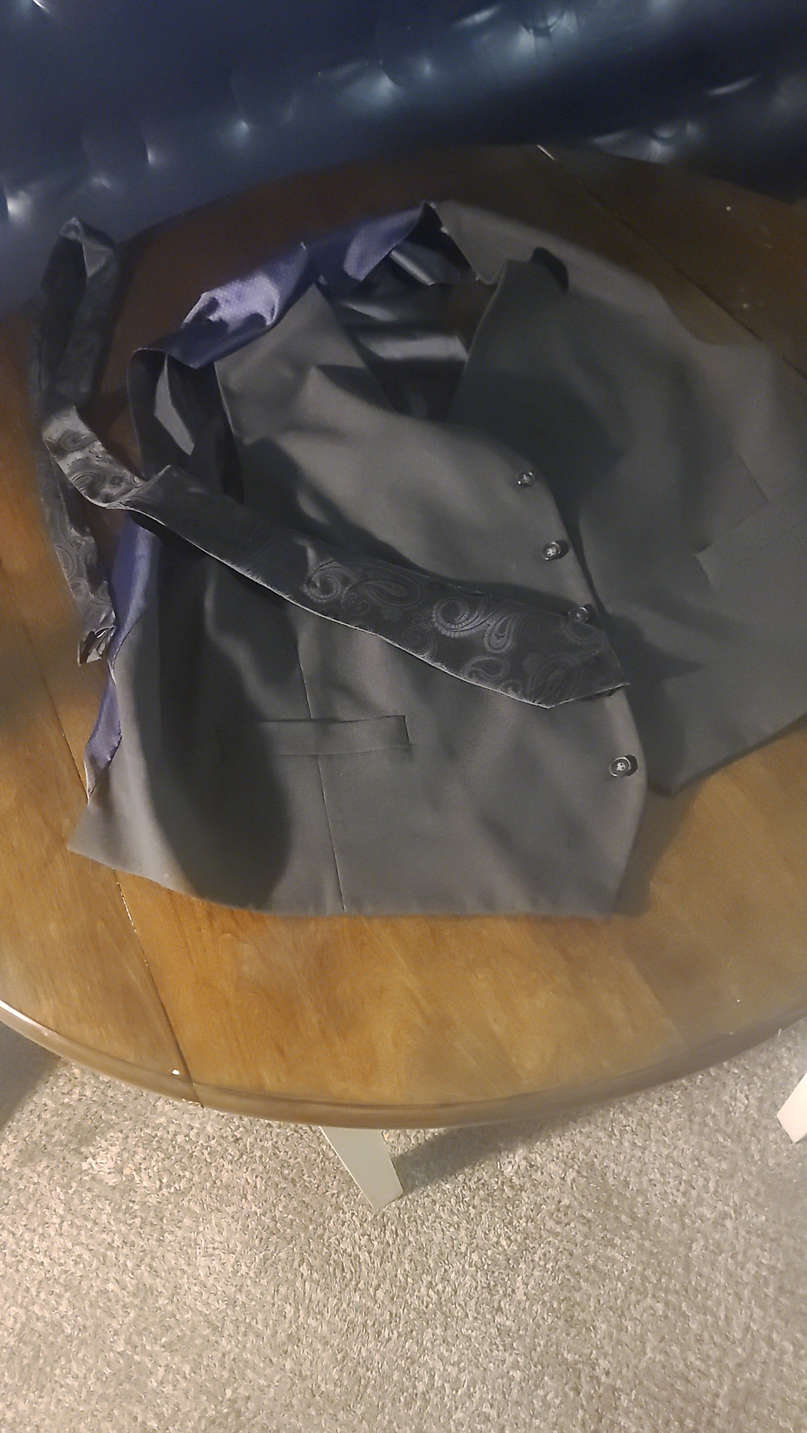 Shaquille O'Neal suit and tie and Vest