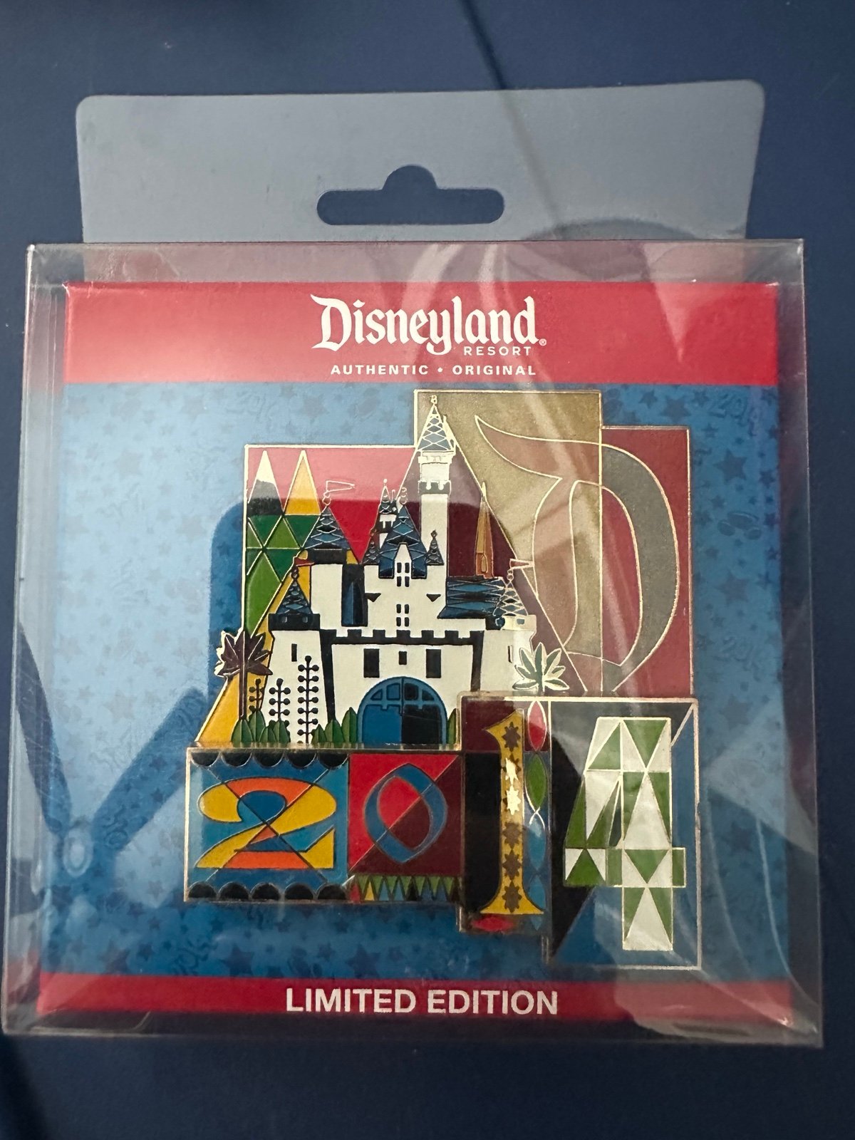 FREE SHIPPING Disney Disneyland jumbo 2014 limited edition LE 500 pin NIP