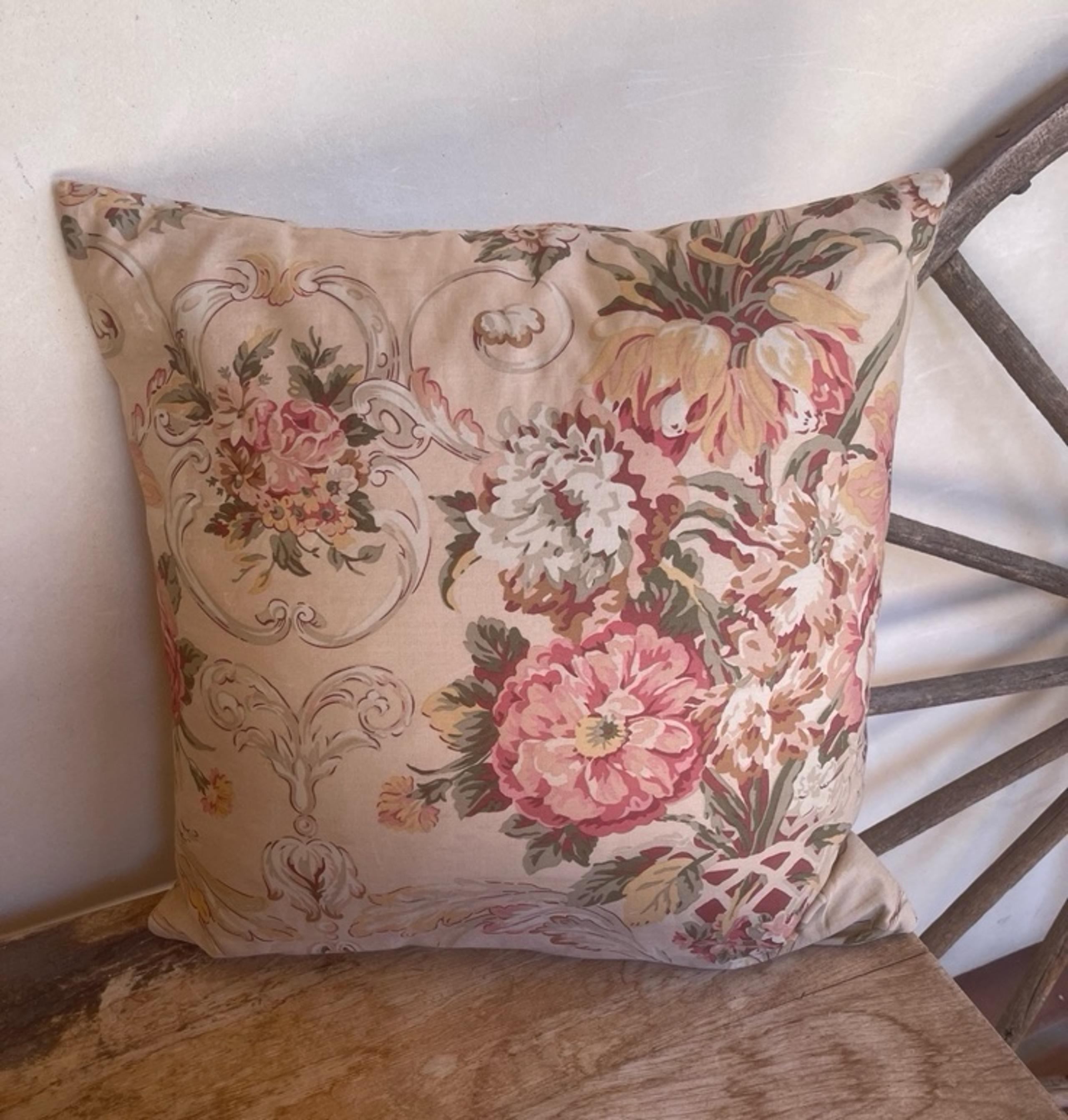 RALPH LAUREN GUINEVERE ARAGON Rare Vtg Decorative Floral Accent Throw Pillow 18”