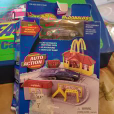 Hot wheels fast food drive-thru