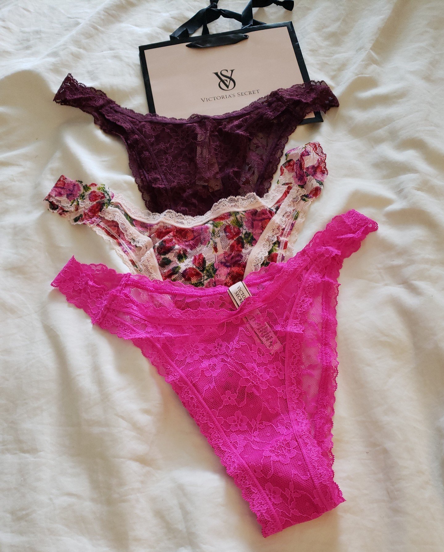 Victorias Secret Brazilian Lace panties sz-M