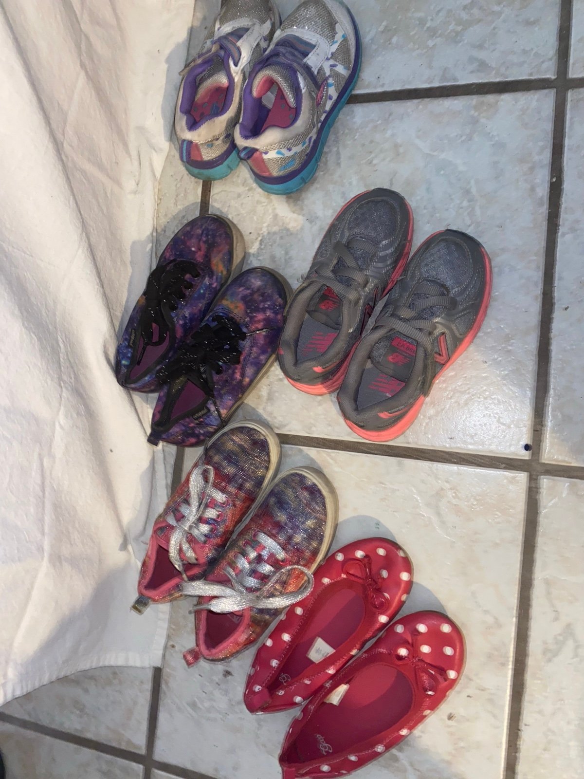5 pairs of girls shoes sizes 8-9
