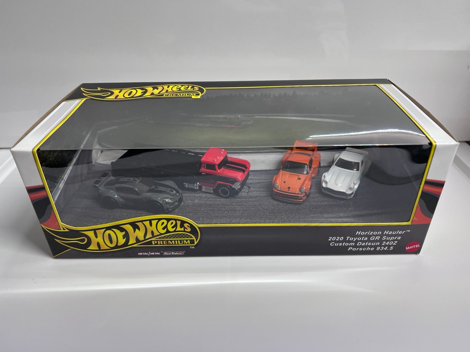 New Hot Wheels Premium Diorama Garage box Porsche 934.5 Toyota Supra GR Datsun