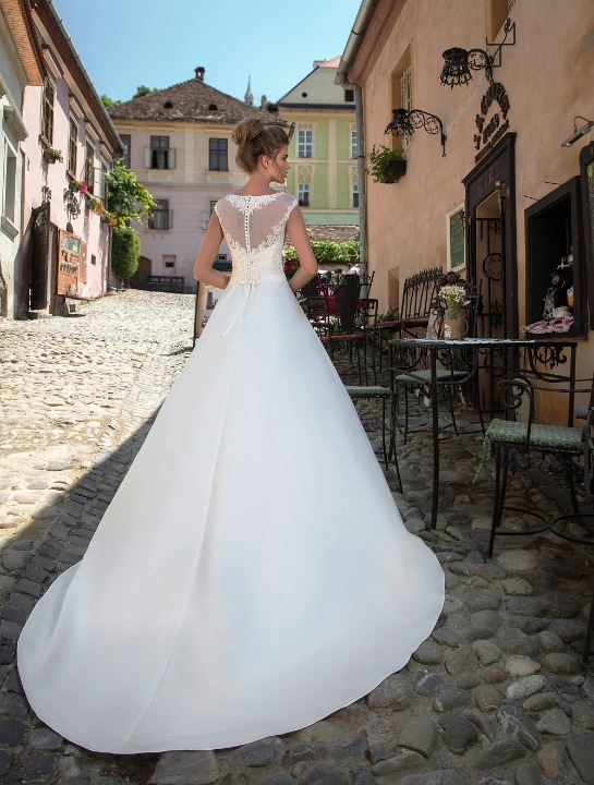 Wedding dress (Model Camelia 697)