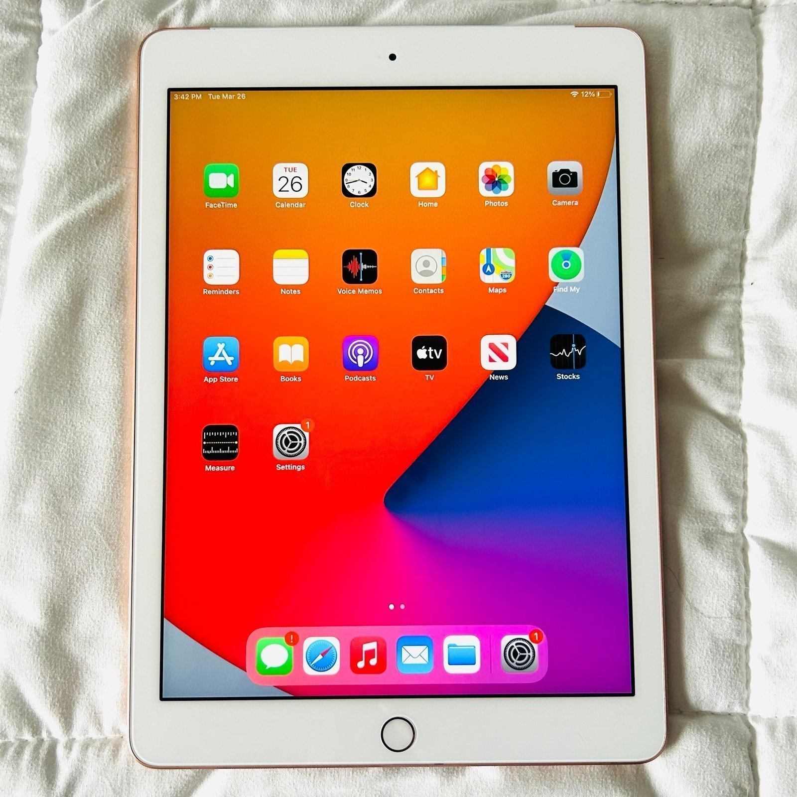 Apple iPad 6th Generation 32GB Rose Gold Full Size