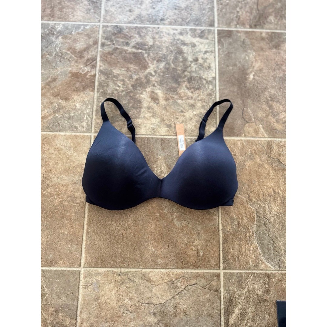 Skims Wireless Form Push up Bra Onyx Size 36DD