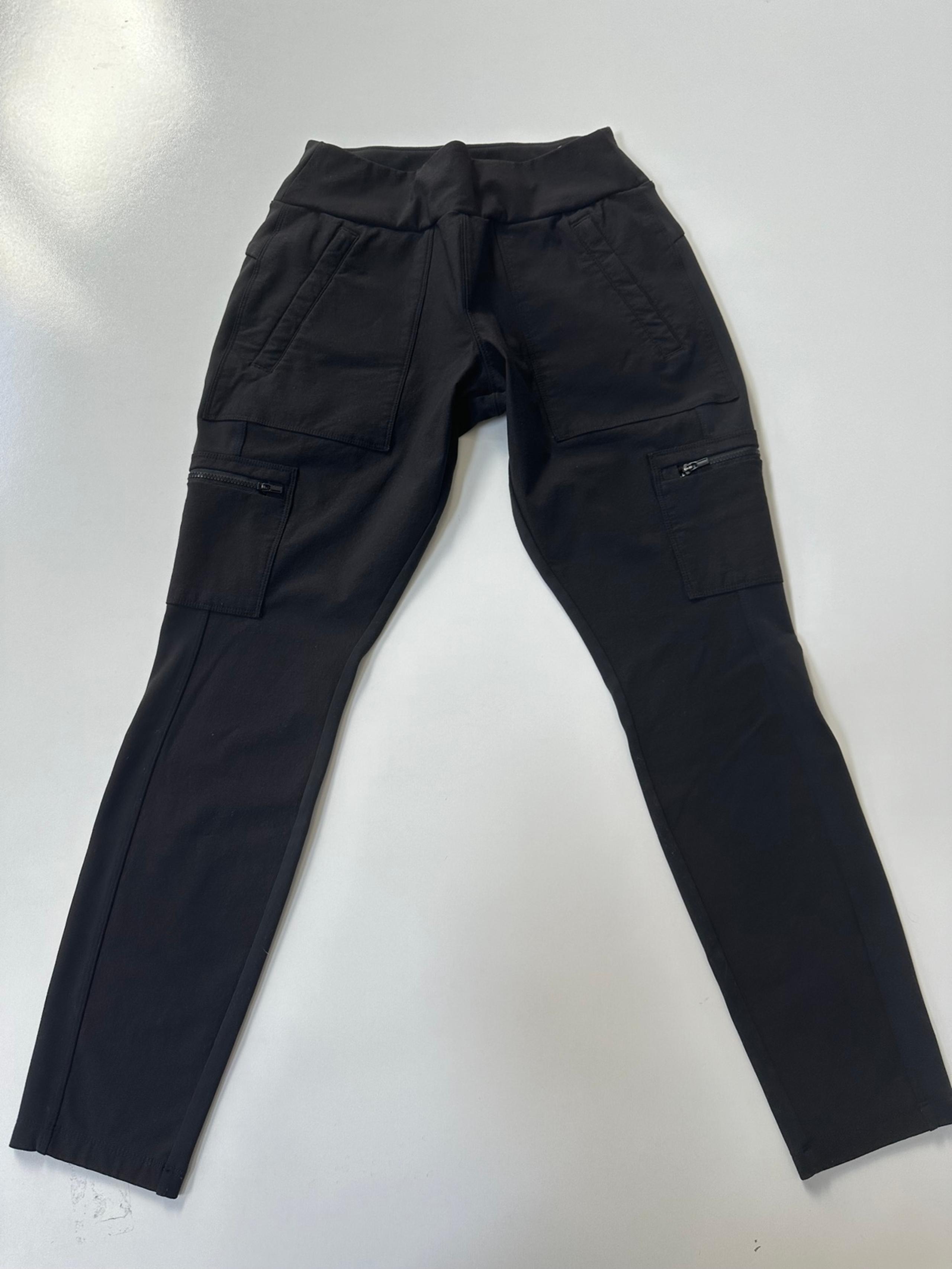 Woman's Size 6P (Petite) - Athleta Headlands Hybrid Cargo Pants - Pre-Owned