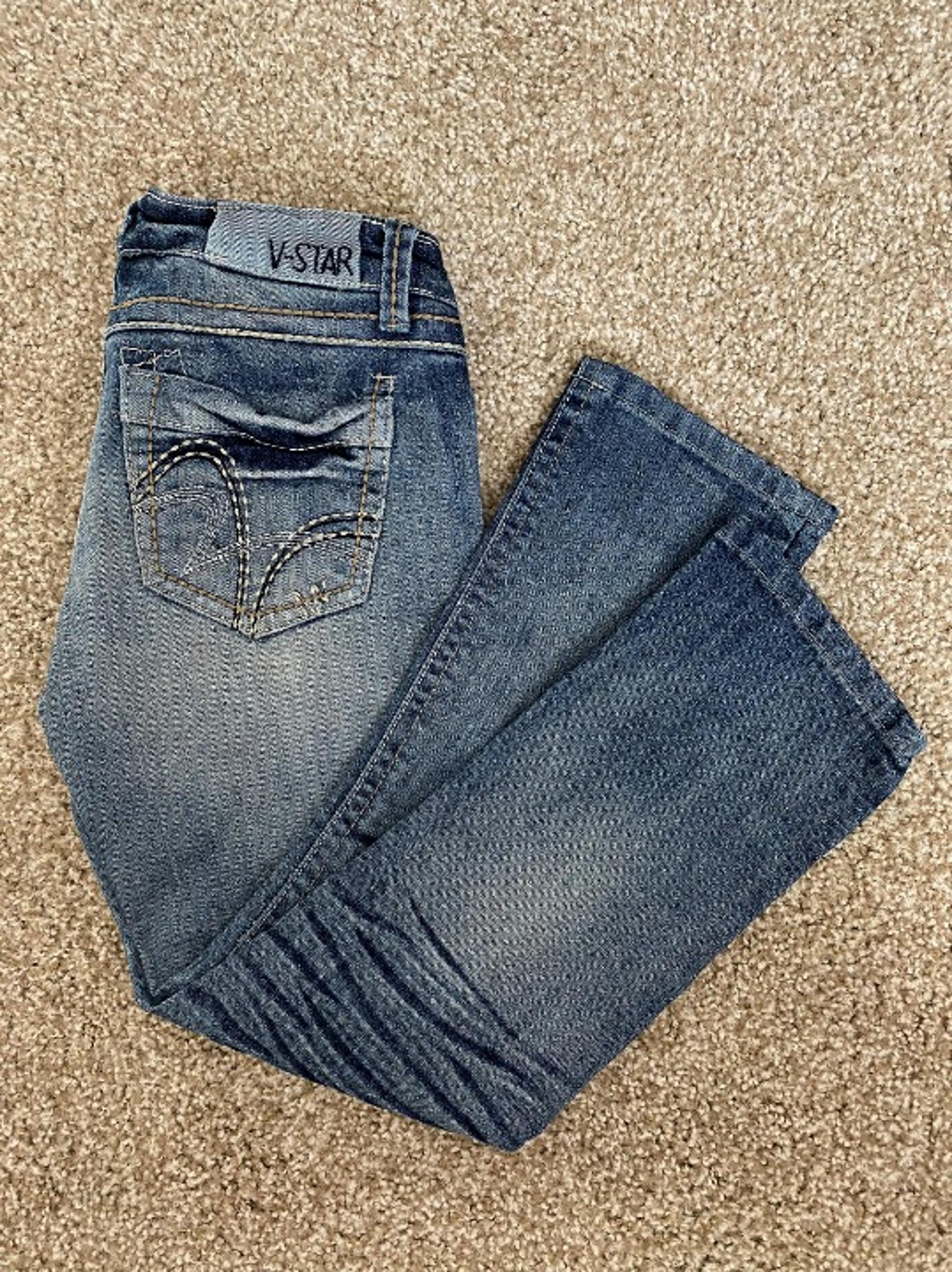 VanillaS Distressed Cropped Capri Jeans