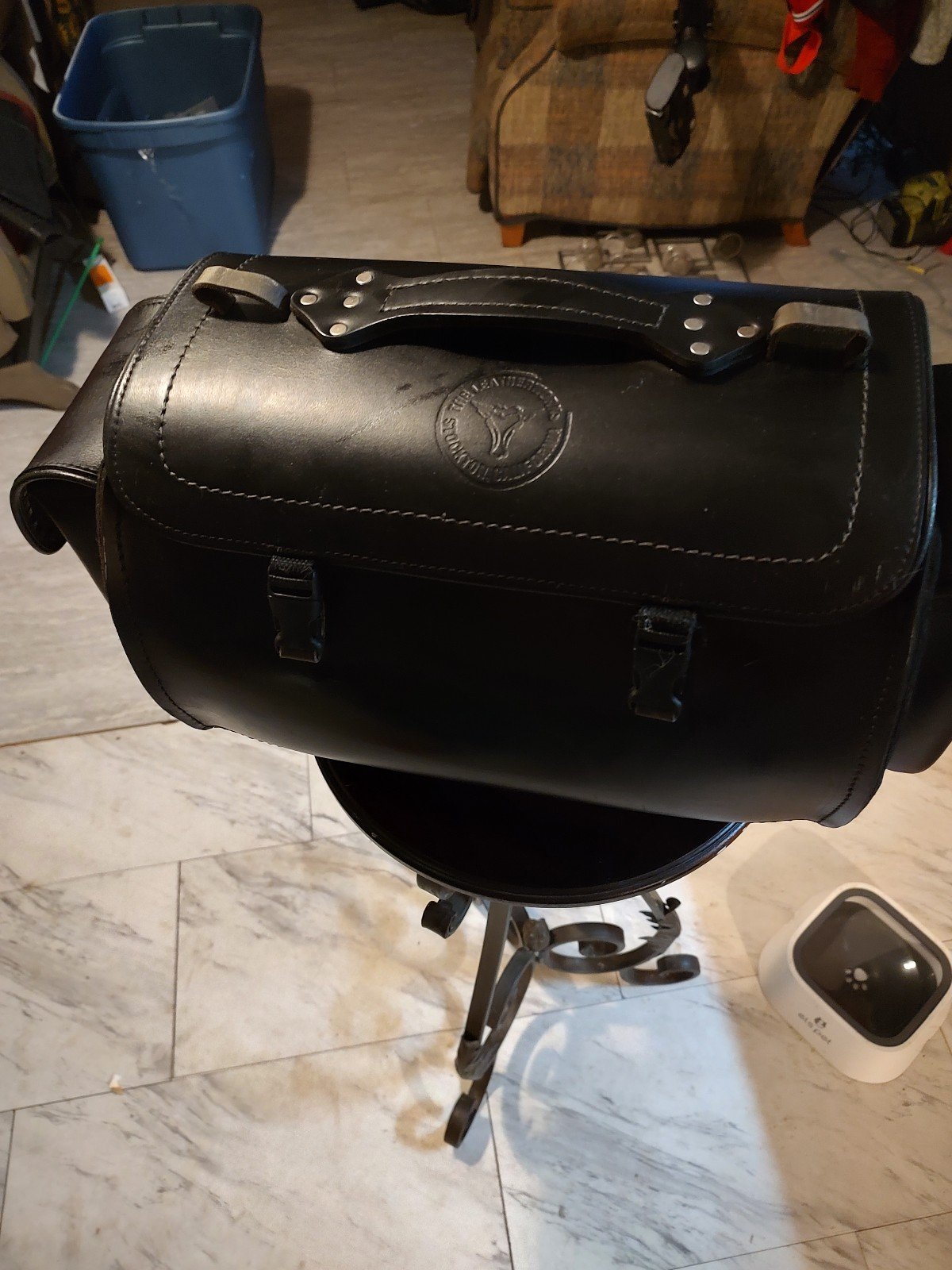 Leather motorcycle saddle/rack bag