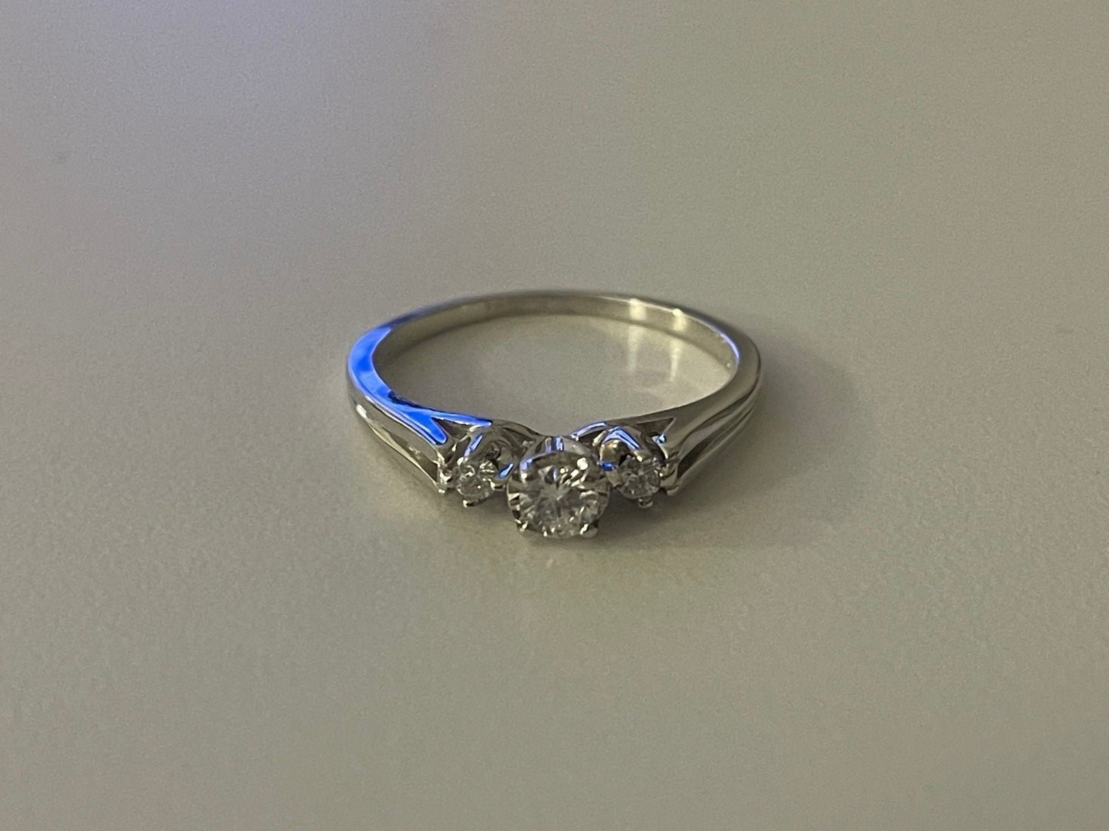 14k White Gold Size 9 Diamond Ring 3.1 Gram