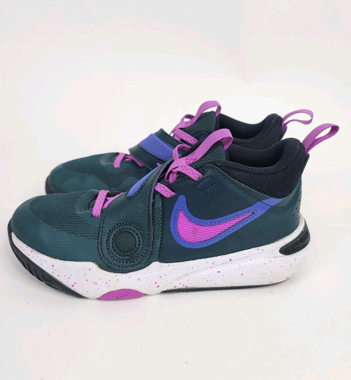 Nike Team Hustle D 11 Basketball Sneakers Youth Size 2Y Shoes