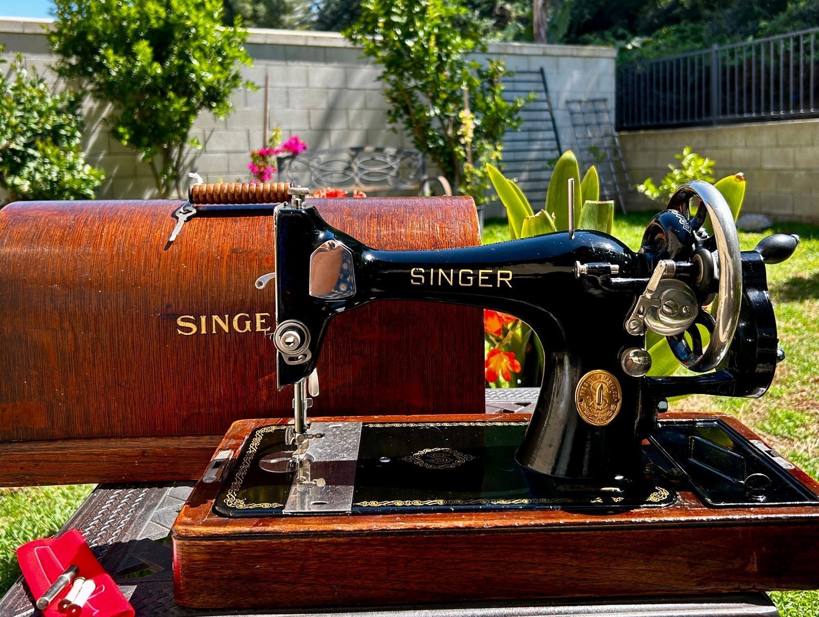 Vintage Singer 128 Sewing Machine (Hand Crank)