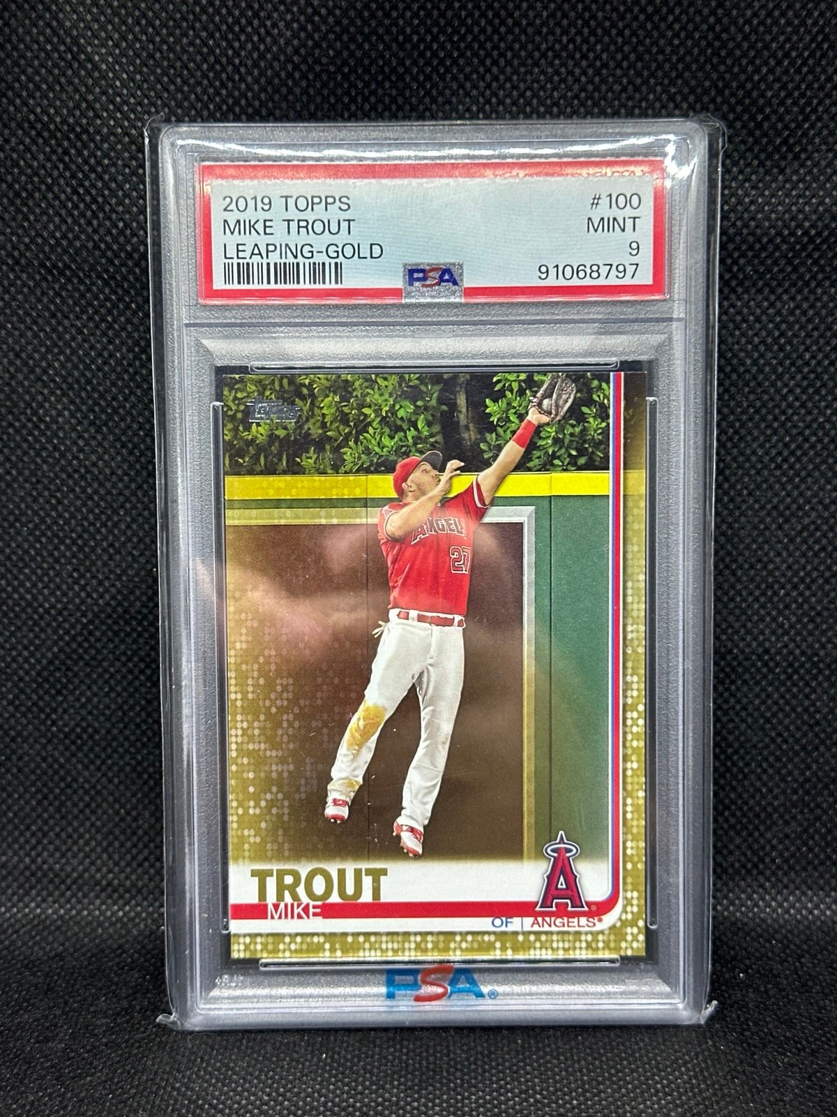 2019 TOPPS MIKE TROUT LEAPING-GOLD #100 MINT 9 /2019