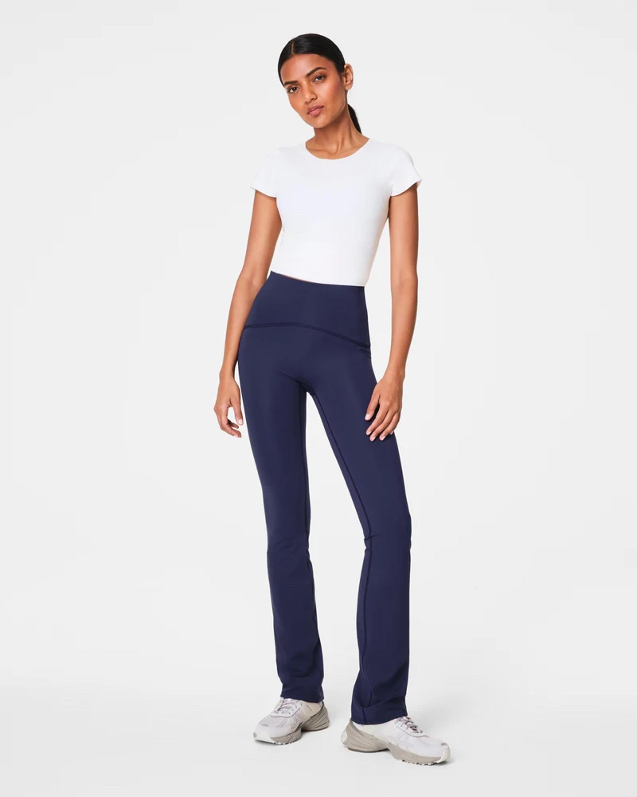 Spanx Booty Boost Flare Yoga Pant
Midnight Navy / Regular / 1X
