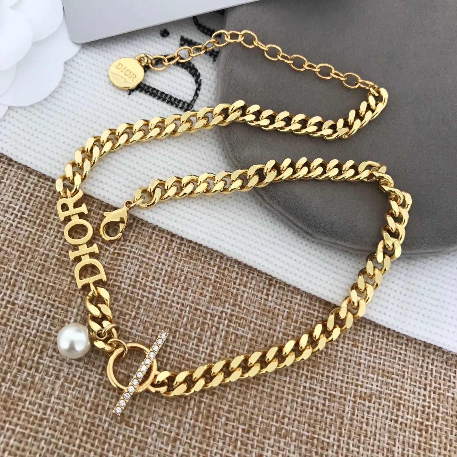 Diamond pearl necklace