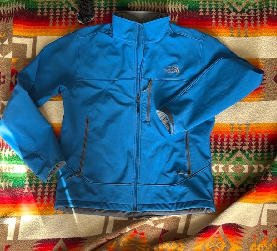 Men’s north face soft shell jacket