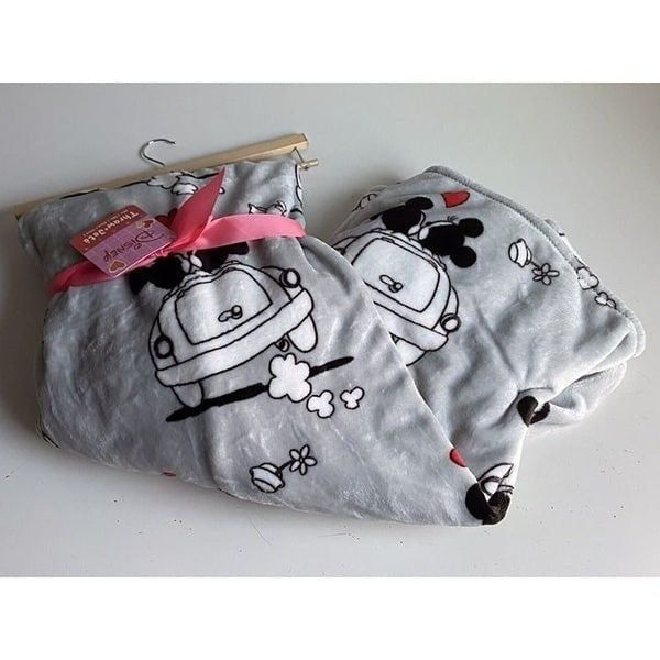 Disney Mickey & Minnie Mouse Valentines Love Car Ride Soft Throw Blanket NEW