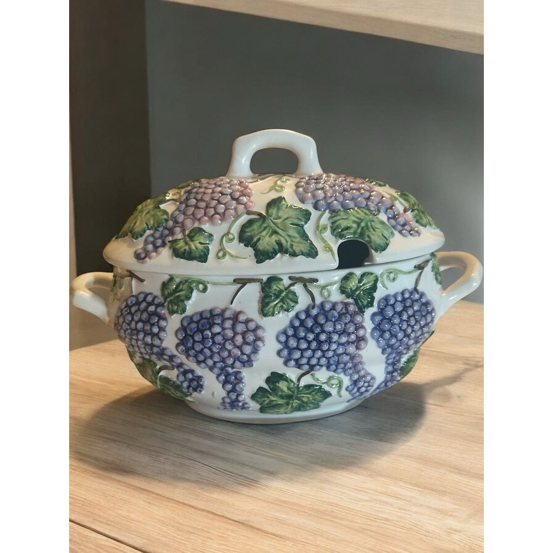 Capodimonte Style Soup Tureen Made In Italy With Grapes And Leaves Exc Cond