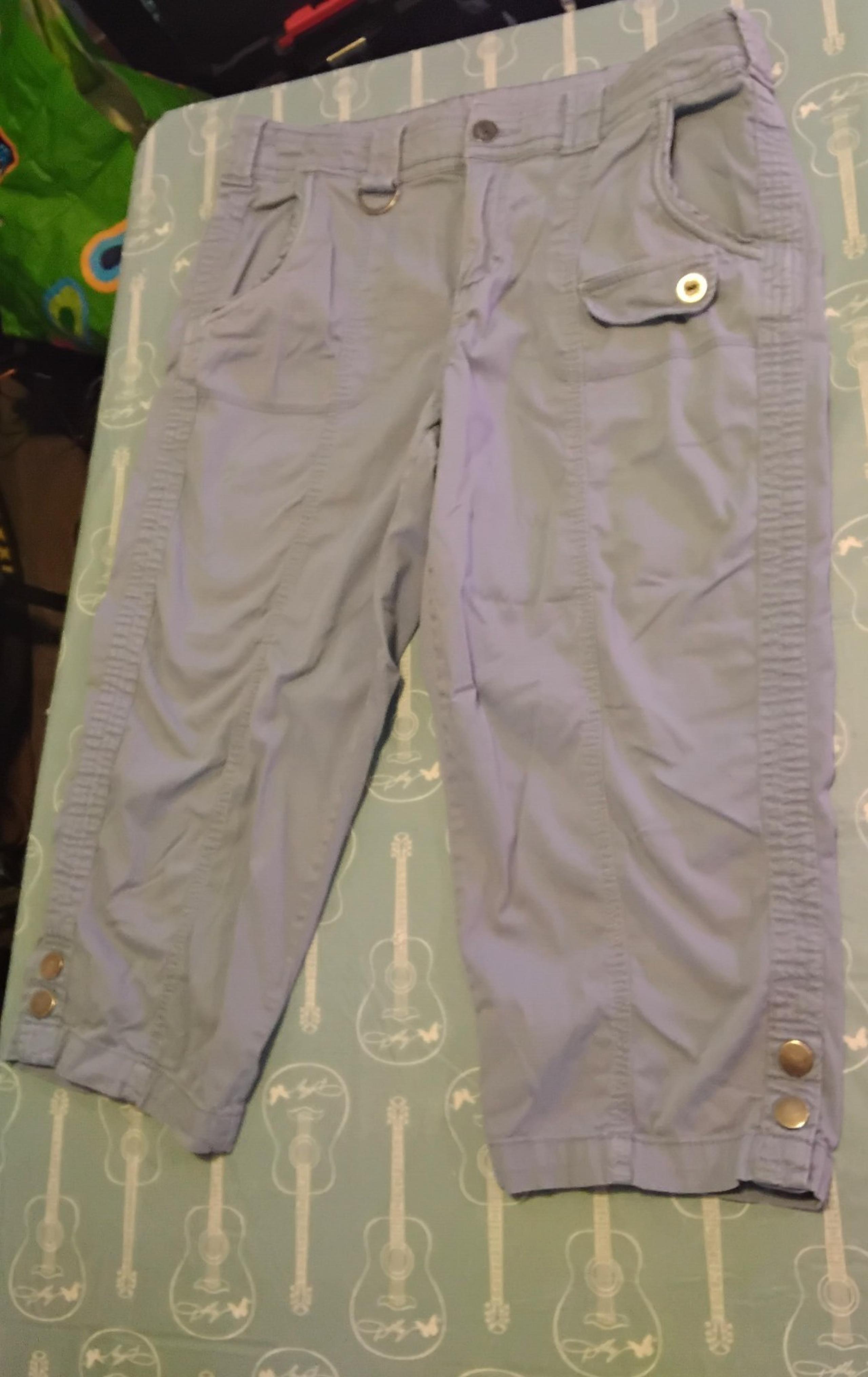 Style & Co Knee Length Cargo Shorts High Rise Women’s Size 12 32W 19L Stretch