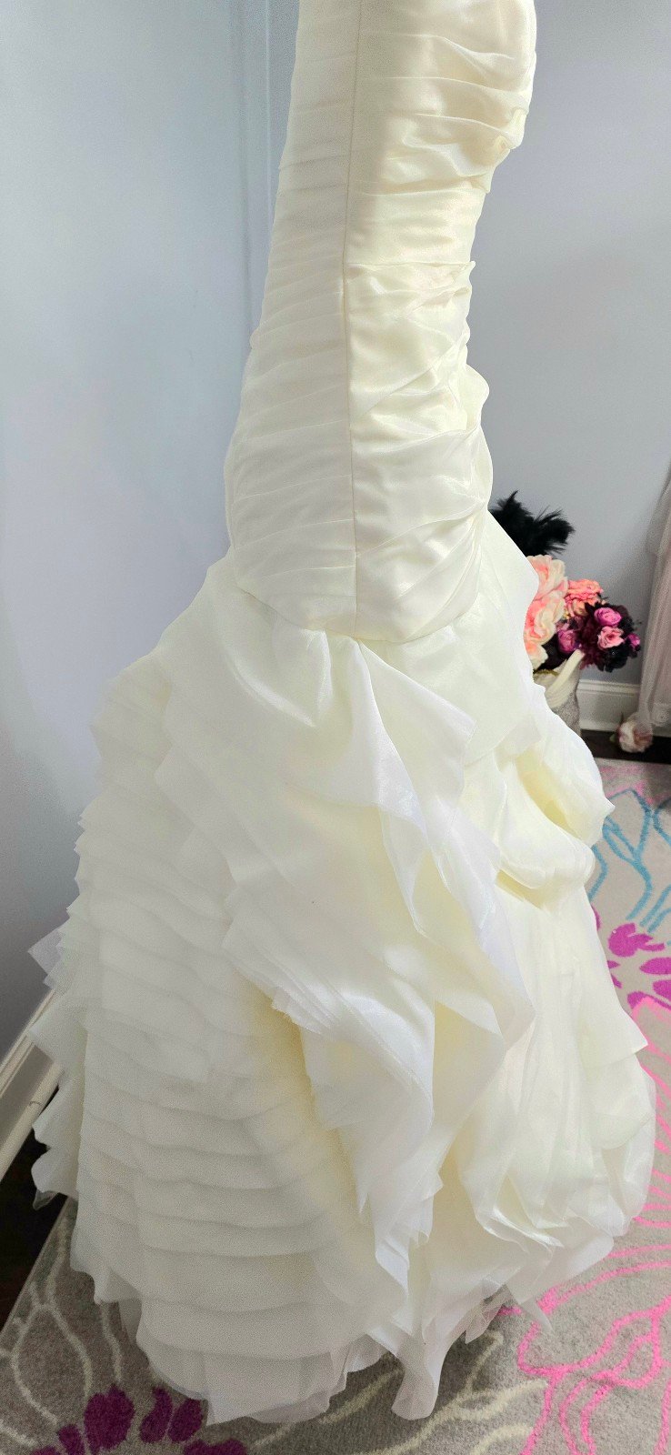White by Vera Wang Bias-Tier Trumpet Wedding Dress Sz 4