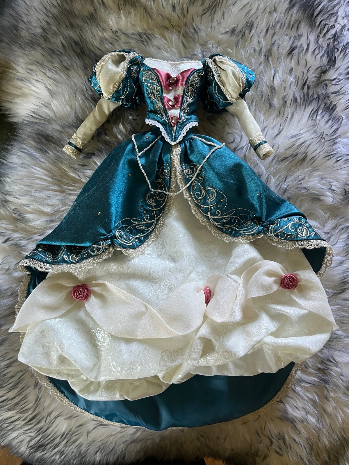 Disney limited edition Belle dress, 17 inch, platinum set