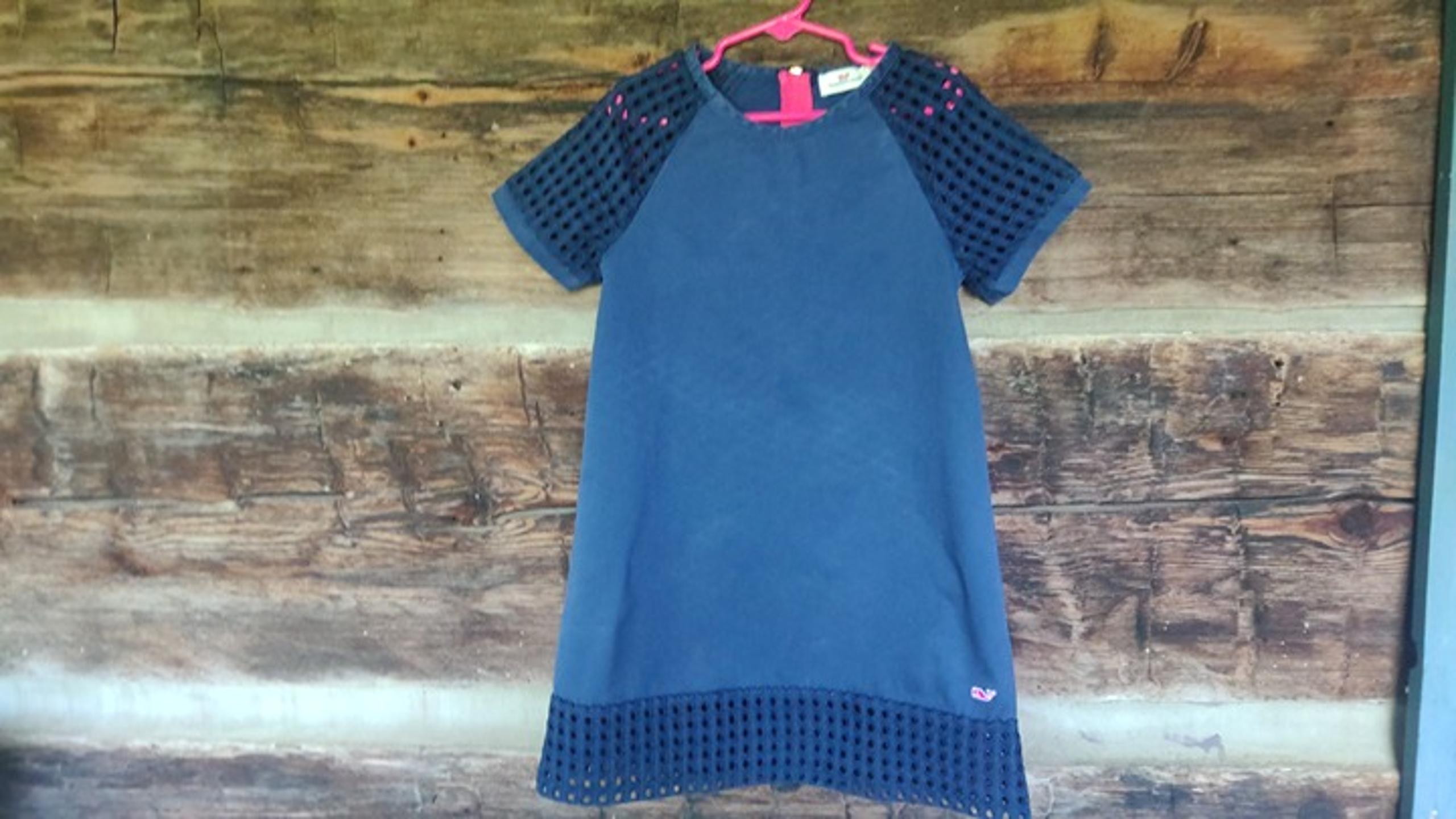Vineyard Vines size 6 cotton dress with eyelet trim, whale logo and zipper back