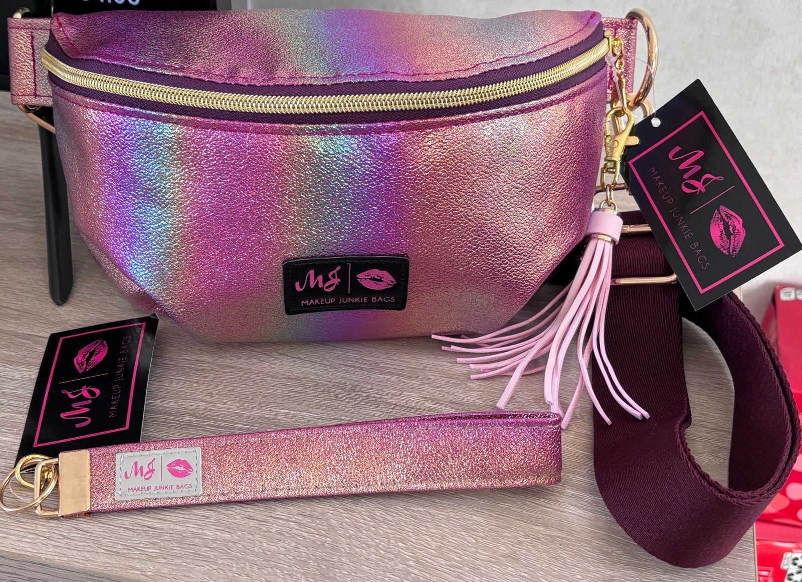 Makeup Junkie Sidekick in Sparkle Pink w/ matching Wristlet Strap NWT