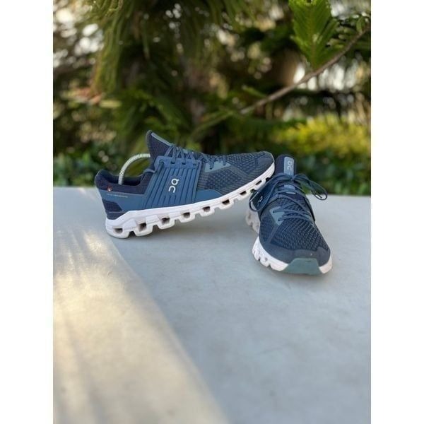 On Cloud Running Shoes Mens Size: 10.5
