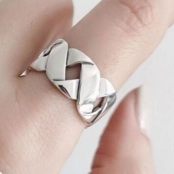 The Woven Beauty Ring in 925 silver