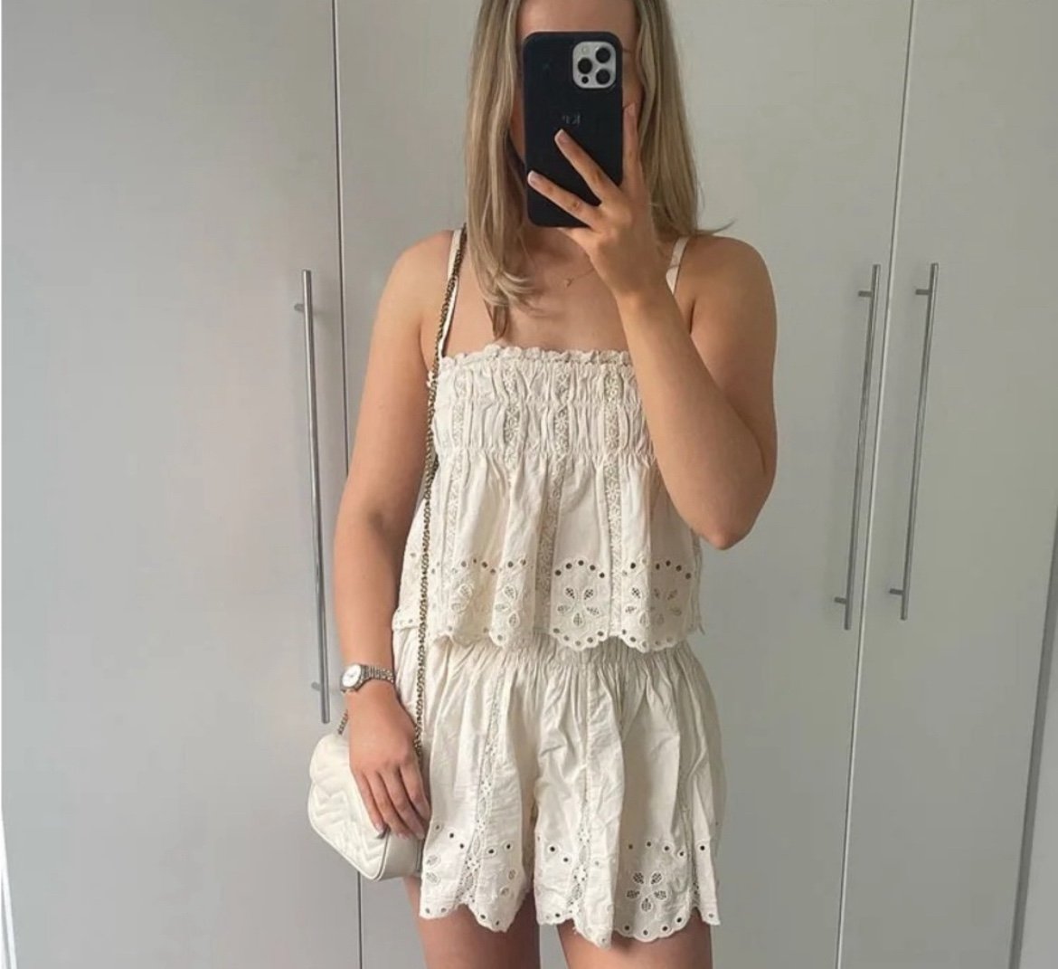 NWT Zara Ecru Embroidered Shorts. Size Small