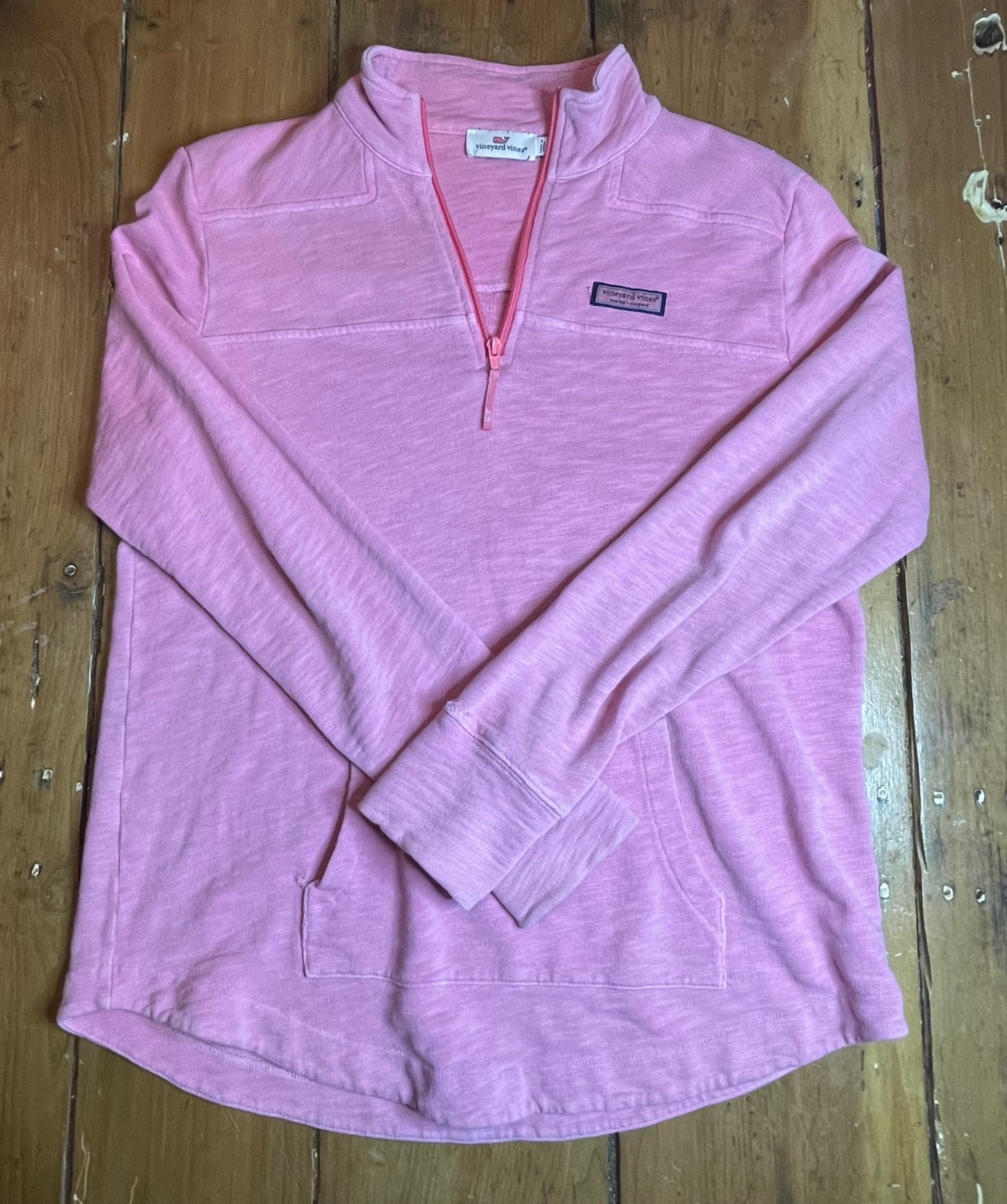Vineyard Vines Pink pullover with thumb holes on the sleeve cuffs. size small