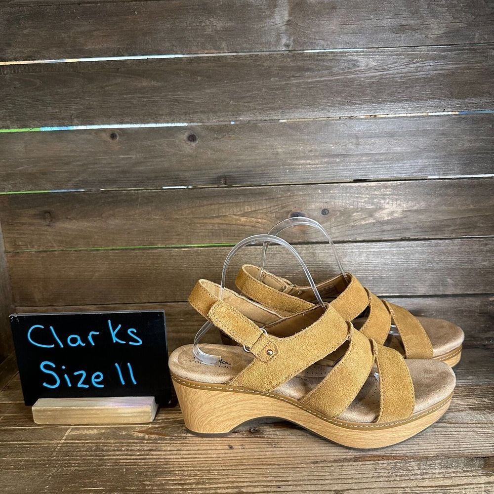 New NWOB Clarks Seannah Brown Suede Strappy Comfort Heeled Sandals Size 11 M